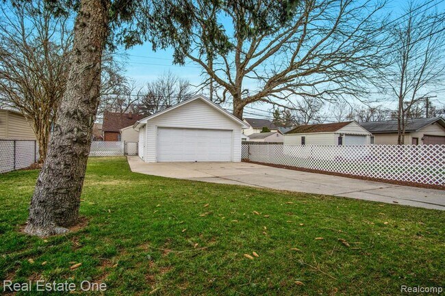 Building Photo - 23128 Olmstead St