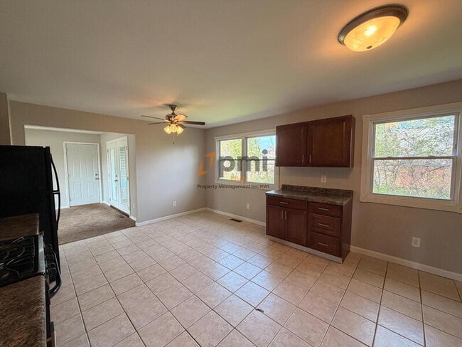 Building Photo - 365 Raven Ct