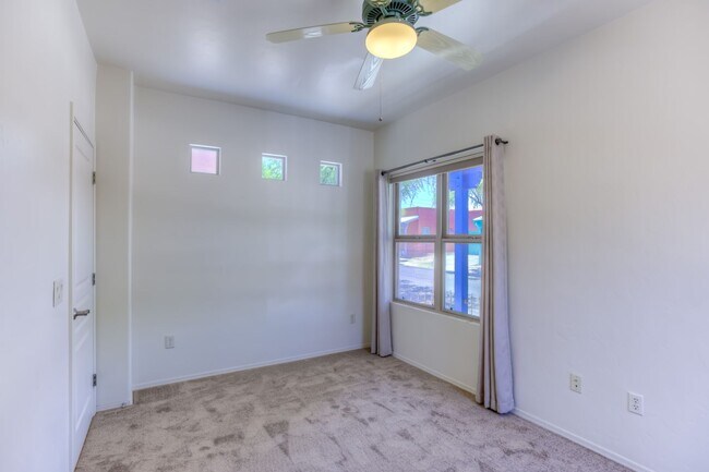 Building Photo - Eastside Barrio Style Home