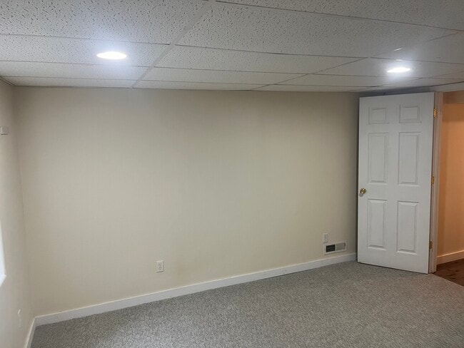 Building Photo - 1601 W Sussex Ave