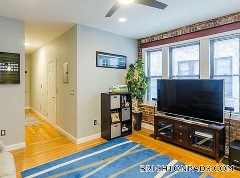 Building Photo - 1872 Commonwealth Ave