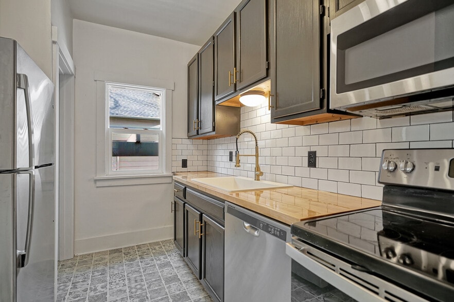 Building Photo - 3940 J St