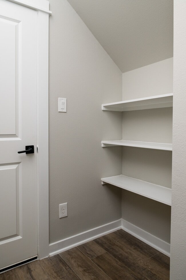 Building Photo - 417 Stonework Garden Ln