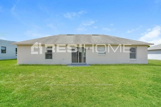 Building Photo - 2924 Norwick St
