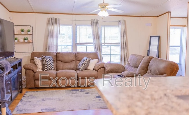 Building Photo - 154 Roping Ln