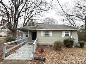 Building Photo - 3131 Seymour Dr