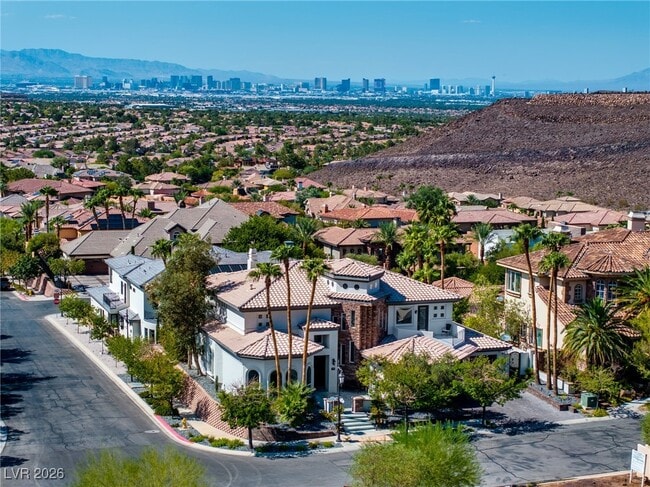 Building Photo - 779 Clove Ct