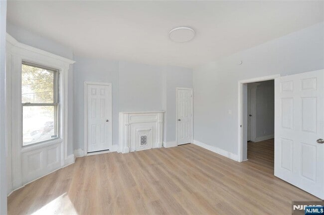 Building Photo - 124 Tuers Ave