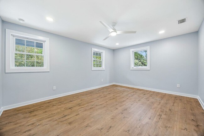 Building Photo - Newly Remodeled Beachside Home – Walk to the Ocean