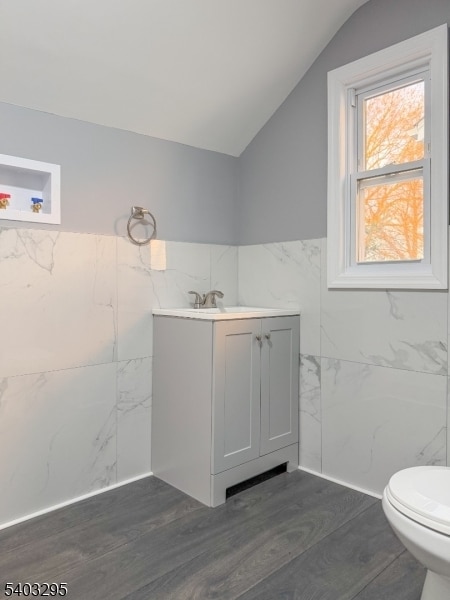 Building Photo - 90 E 9th St