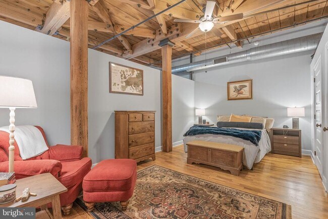 Building Photo - 2551 Trenton Ave