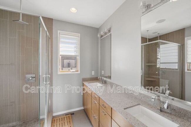 Building Photo - 919 Westbrook Dr