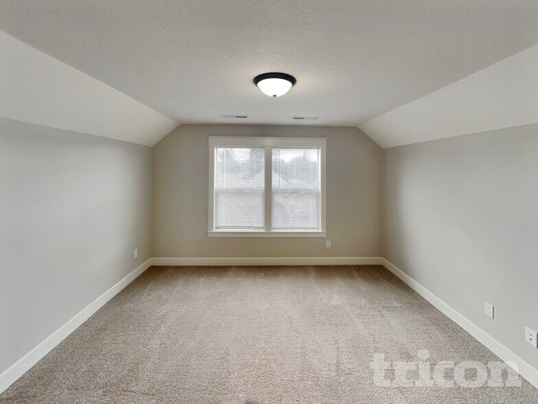 Building Photo - 2604 NE 175th St