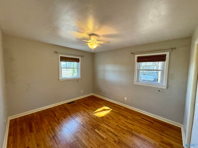 Building Photo - 804 Hereford Dr