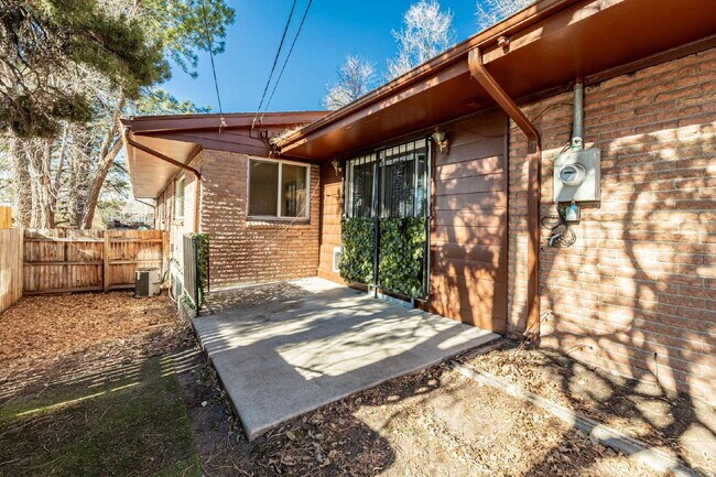 Building Photo - Great 3 Bed 3 Bath Hilltop Home for rent.