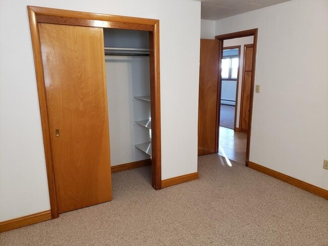 Building Photo - 1609 Hanaford Ave