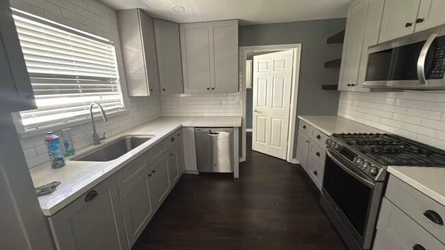 Building Photo - 2815 Woodland Grove Dr