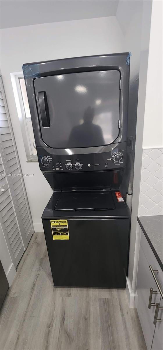 Building Photo - 8040 N Colony Cir