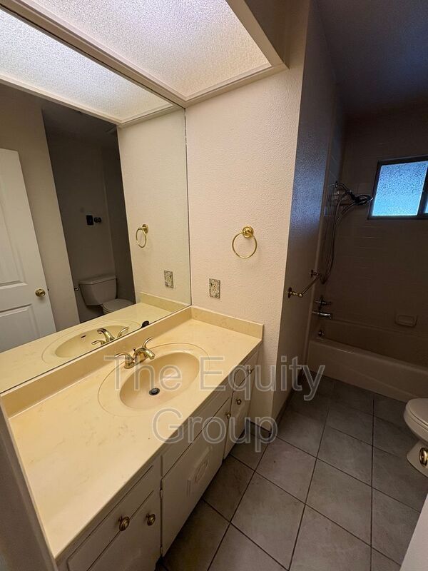 Building Photo - 1413 W Cambridge Ave