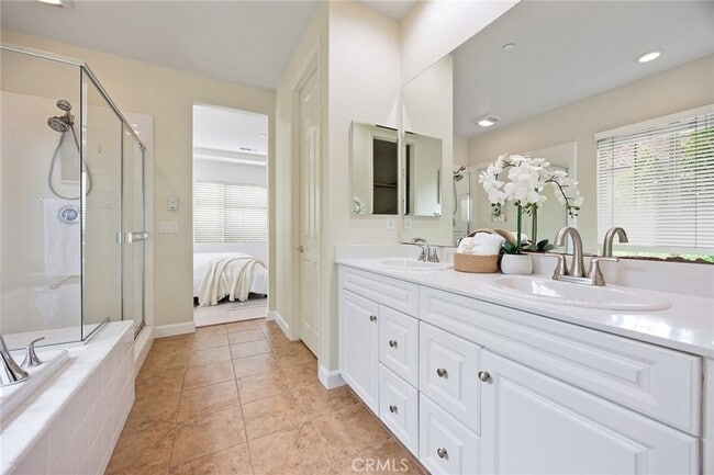 Building Photo - 210 Desert Bloom