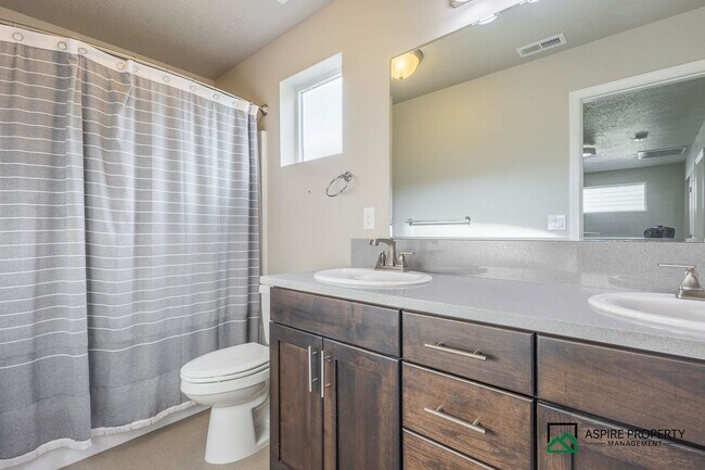 Building Photo - Heart of Meridian 4 Bed 3 Bath