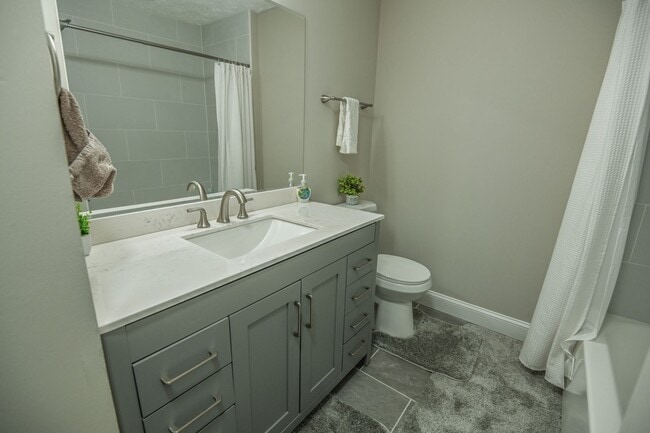 Building Photo - Townhome Chestnut Cove