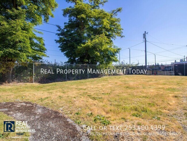 Building Photo - 8420 1/2 South Tacoma Way-1