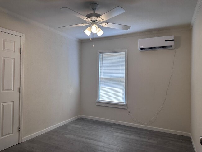 Building Photo - 501 Villa Dr