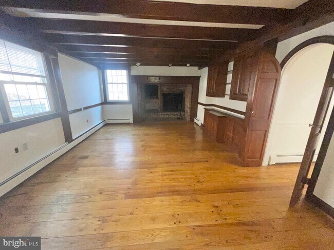 Building Photo - 4925 West Chester Pike