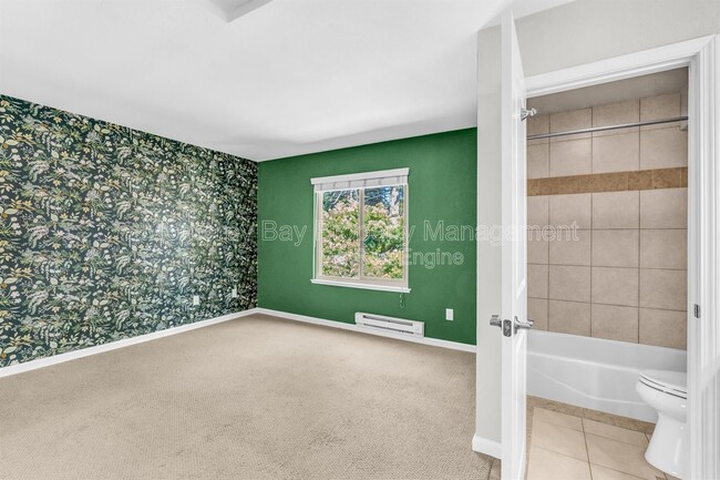 Building Photo - 300 Glenwood Cir