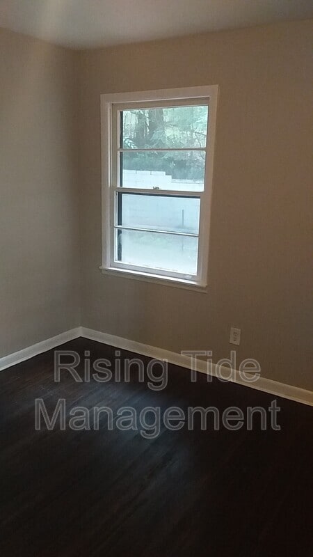 Building Photo - 1854 Edgehill Dr