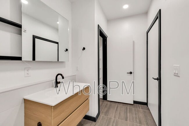 Building Photo - 1601 Park Ave