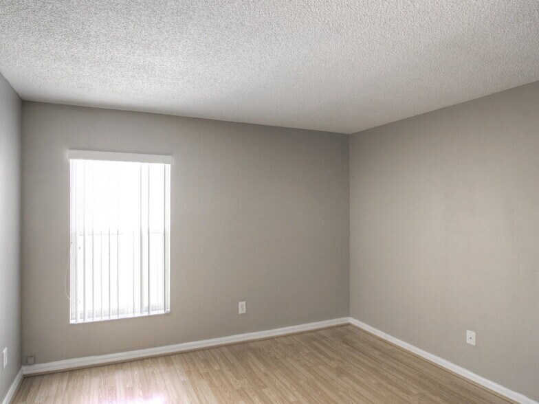 Building Photo - 12916 Los Alamitos