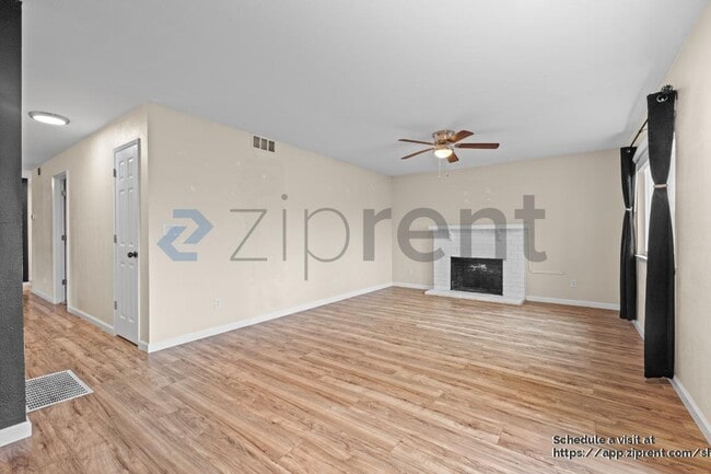 Building Photo - 1821 Debonaire Dr