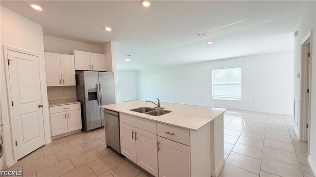 Building Photo - 4007 San Clemente Ct