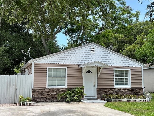 Building Photo - 1624 Delaware Ave