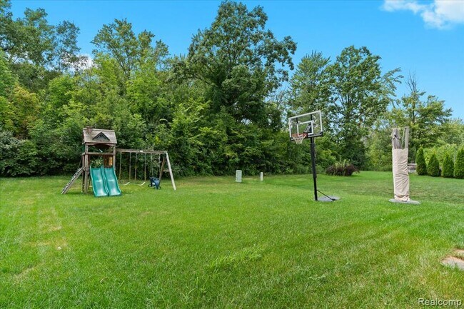 Building Photo - 49645 Hartwick Dr