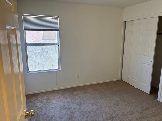 Building Photo - 7078 W Hunnington Dr