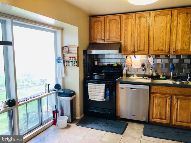 Building Photo - 10929 Decatur Dr