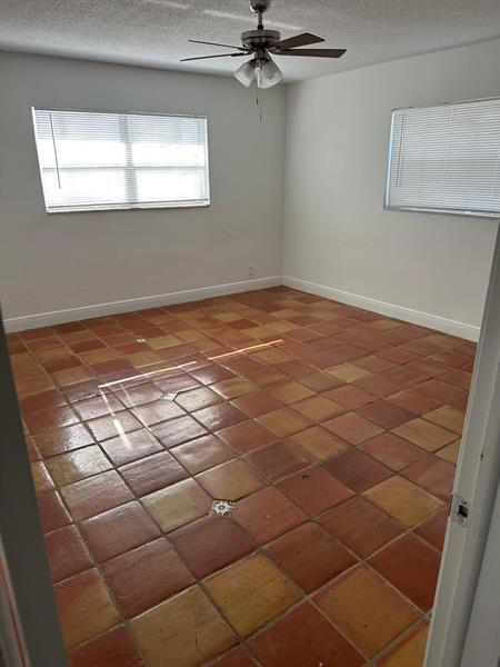 Building Photo - 400 SE 3rd Ave