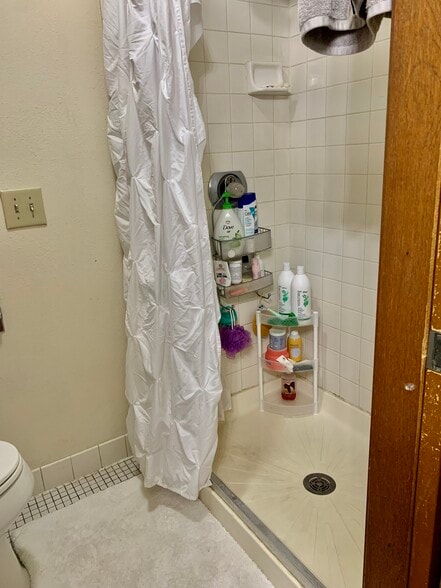 Building Photo - 636 State St