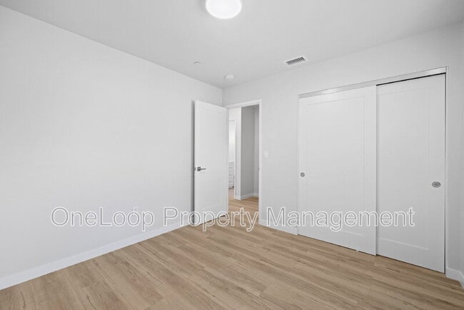 Building Photo - 6256 E Lake Dr
