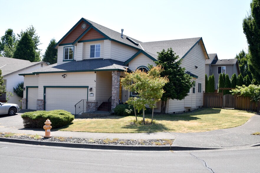 Building Photo - 5126 SE 16th Dr