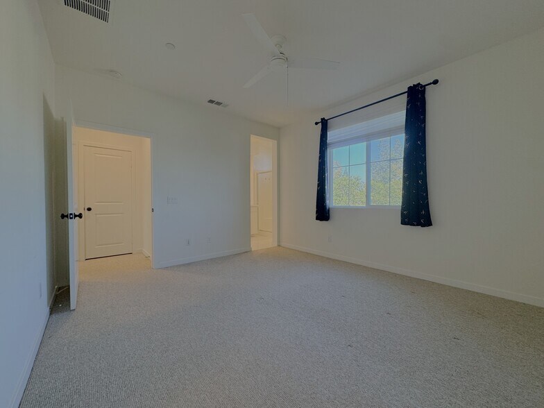 Primary Suite/Bedroom 2 - 2729 Sunrise Way