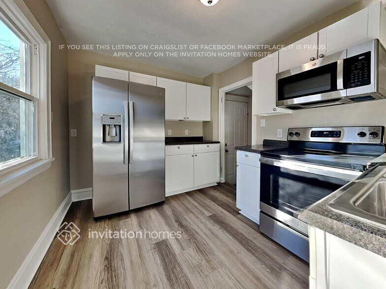 Building Photo - 3840 44th Ave S