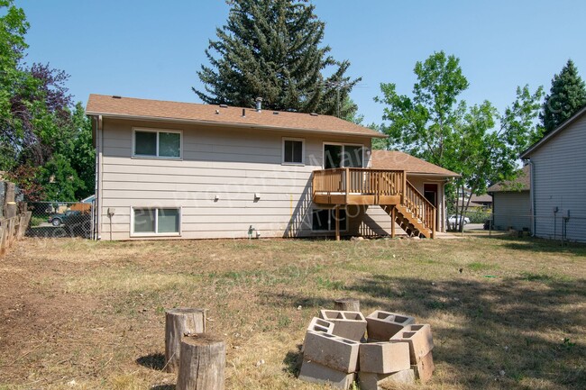 Building Photo - 3 Bedroom, 2 Bath Home in Fort Collins!