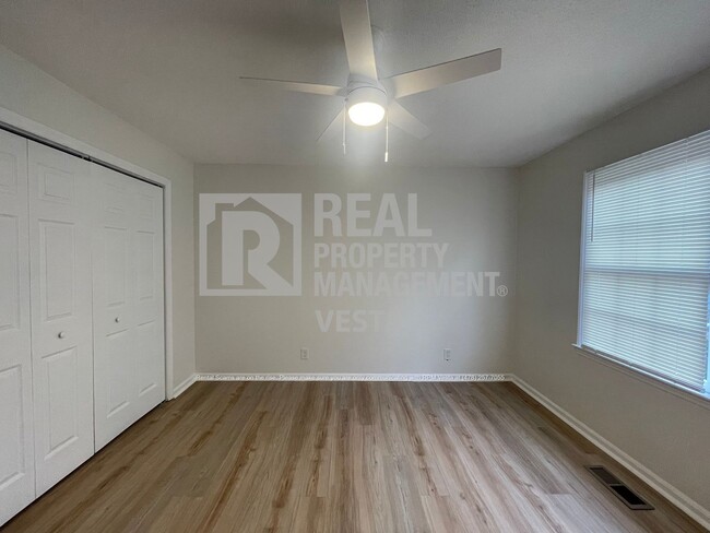 Building Photo - 2866 Glen Echo Dr