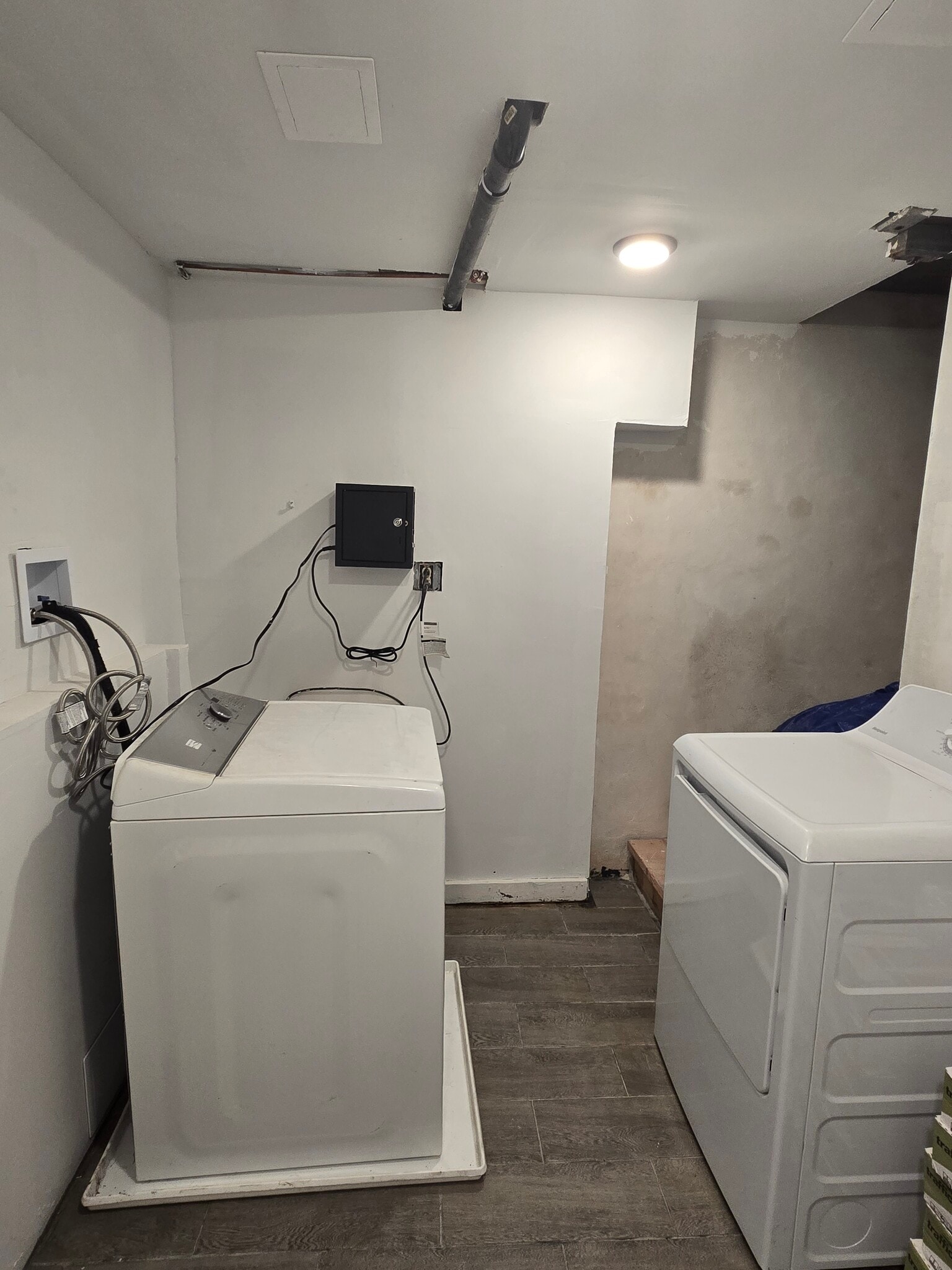 Shared Laundry Room - 76 Mansfield St