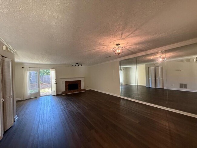 Building Photo - 2978 Lexington Trace Dr