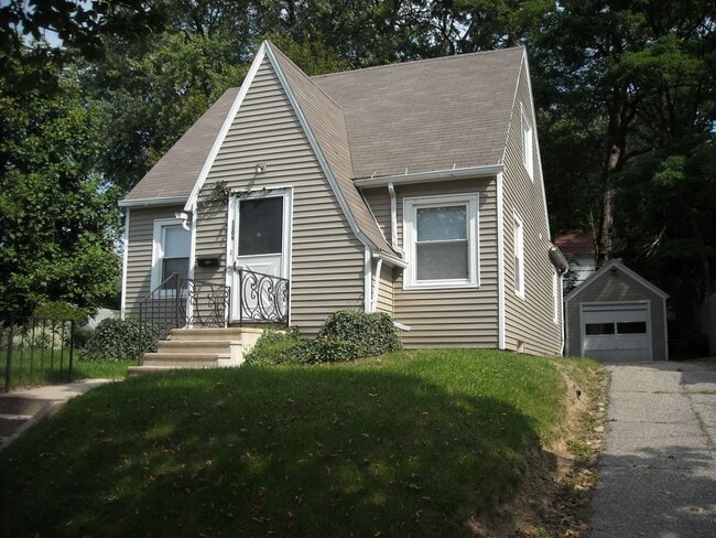 Building Photo - 1209 S W Ave